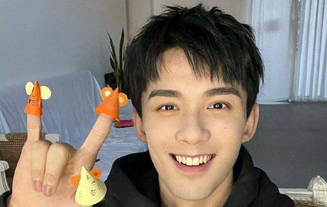 易烊千玺和吴磊是同期的艺人,而且两人也都是从小作为童星出道的,这么