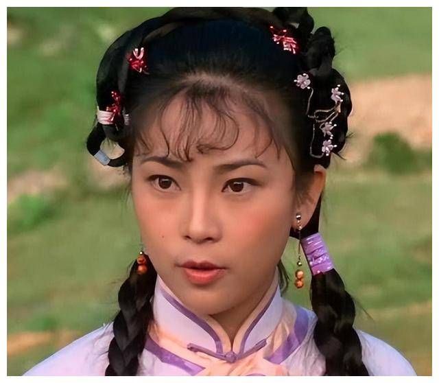 风光后"过气"的内地功夫女星现状,弃国籍,开饭店,成武术教练_黄秋燕