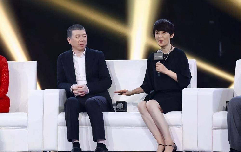 原创提及俩老婆冯小刚眼中常含泪水这辈子我最对不起的就是徐帆