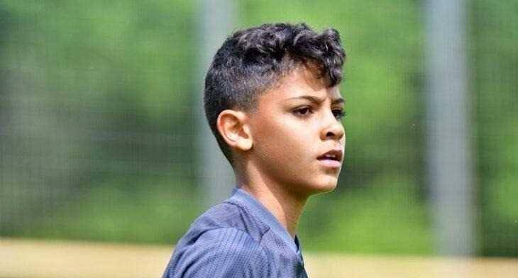 每场比赛进3个球足坛第二代最强球星出现了14岁时他杀了梯队c罗的儿子