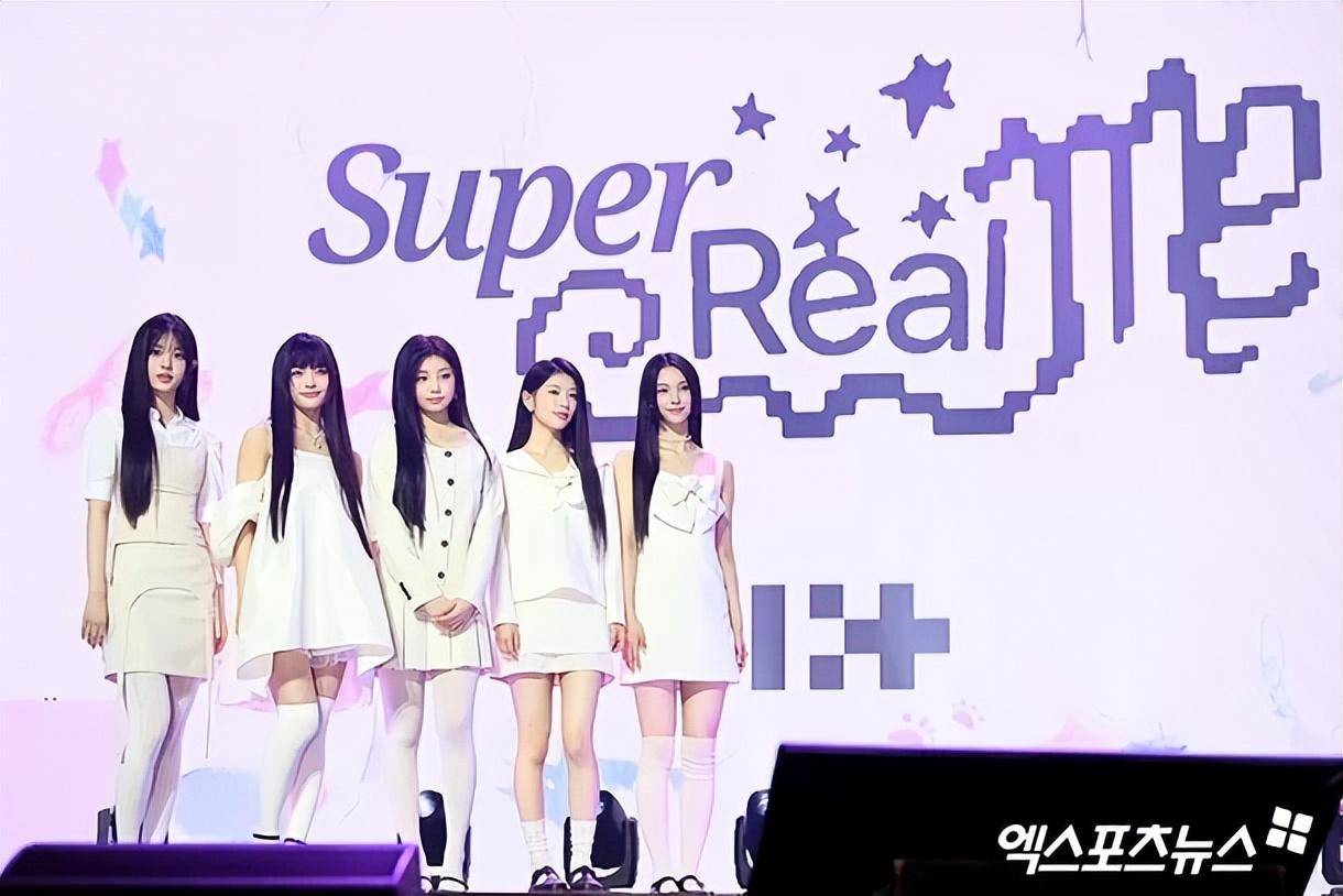 对此,韩国网友们也纷纷留言表示,"yunah很高,但其他成员比例很奇怪","