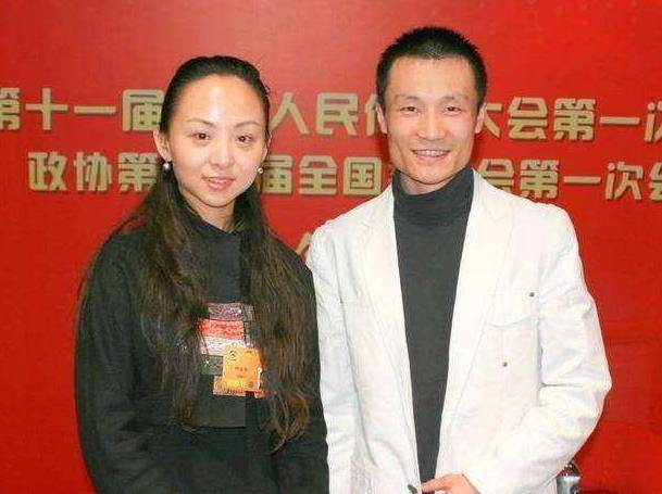 两个人结婚后,邰丽华也改变了跟多,不在向从前一样将自己沉迷于舞蹈之