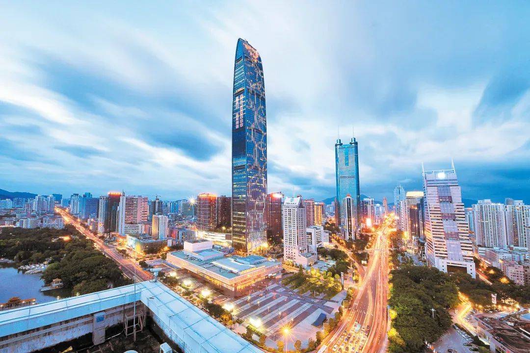 更是对罗湖未来发展的定位罗湖服务业基础,优势的描述"服务强区"既是