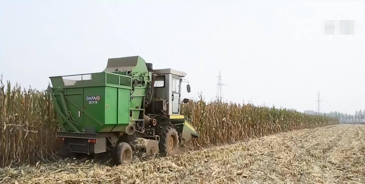 发现这条线索后,民警决定从排查大型收割机入手进行查案,看看附近哪一