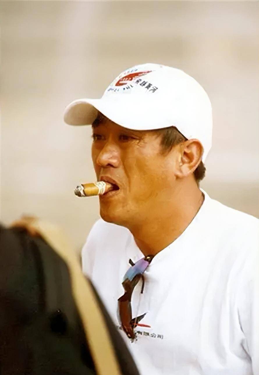 20年过去了,说要帮柯受良养妻儿的刘德华曾志伟,履行承诺了吗?