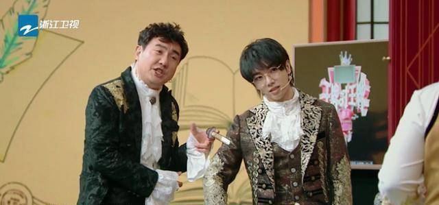 原创原创王牌5关晓彤进错拍华晨宇捂嘴偷笑贾玲的表情反应更有趣