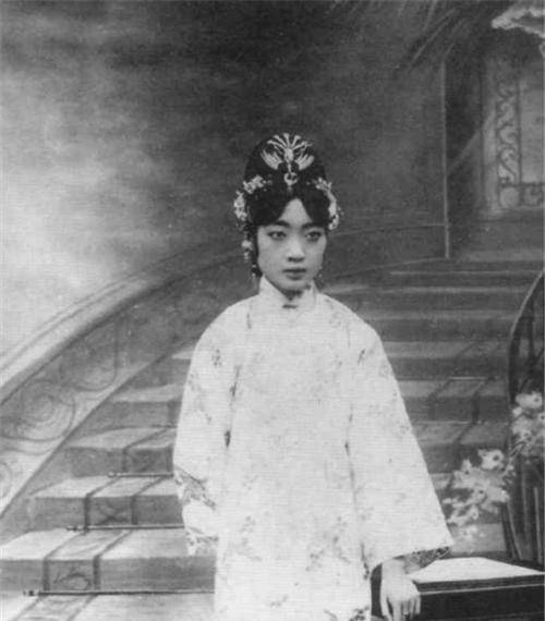 长春一老人称是皇后婉容儿子还现场拿出证据真相让人哭笑不得