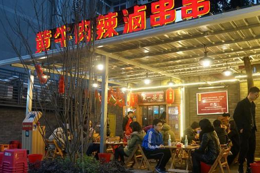 成都最好吃的一条美食街比宽窄巷子还火本地人最喜欢去的地方