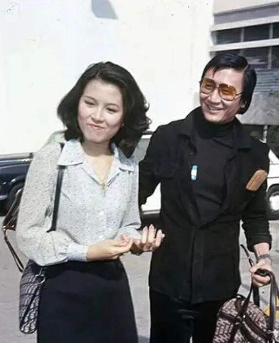 1985年,34岁的狄波拉敲开赌王何鸿燊的房门,撕碎了谢贤的体面?