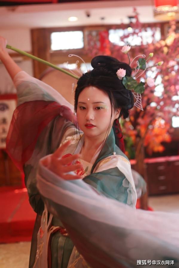 相约蜀风沉浸花海甲辰年四川省天府汉服花神大赛圆满落幕