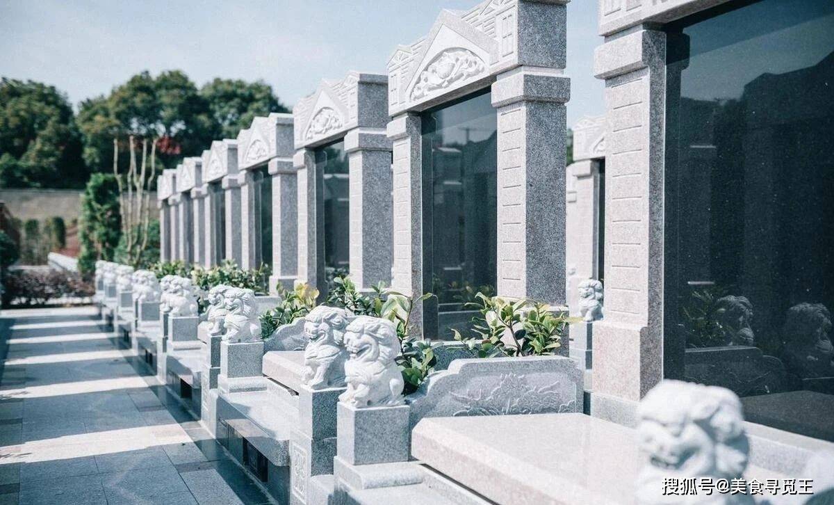 4月4日清明节老话讲扫墓3不烧坟前4不供具体指啥