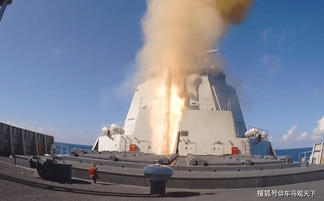 解放军的052d驱逐舰上面有64个垂发单元,不但可以装备红旗-9防空导弹