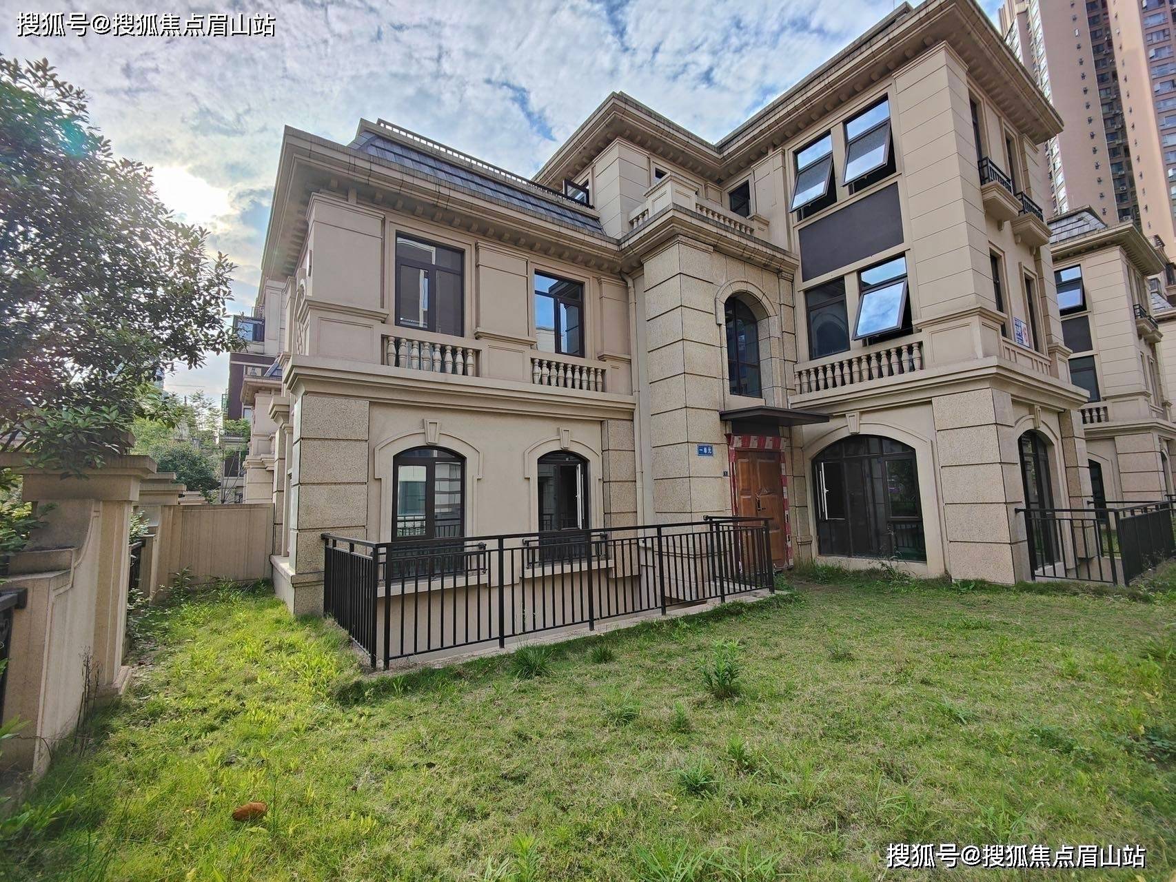 成都别墅万锦城花千墅售楼处城南现房联排叠拼剑南大道旁地铁5号线