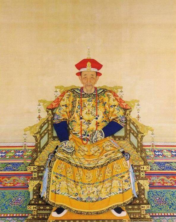 这个清朝的坟墓在内蒙发现,这个女人是谁?敢身穿龙袍下葬