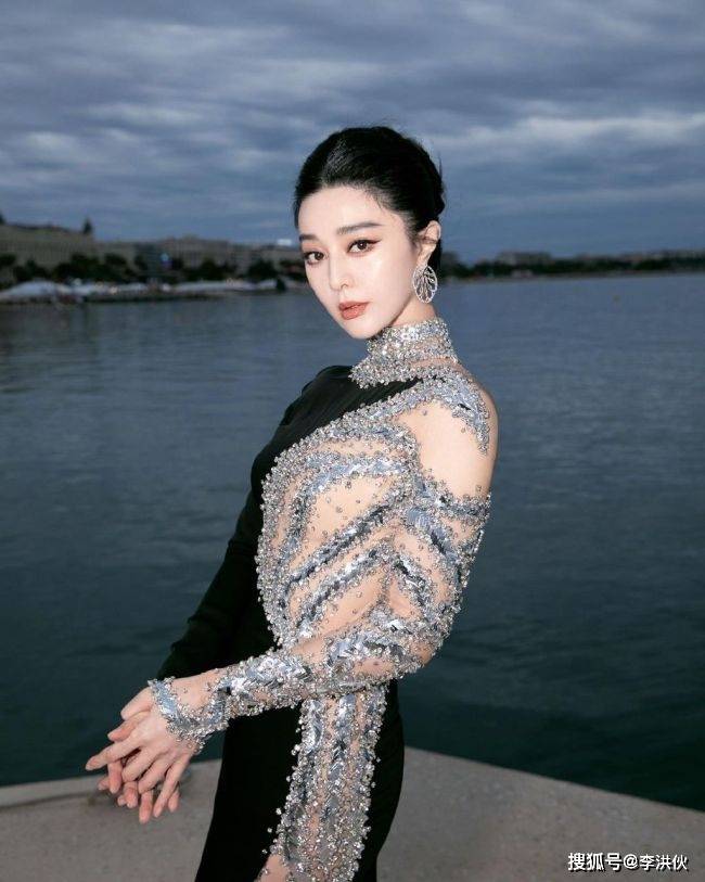 阵容没有baby,杂志,走秀依然在,杨颖的复出之路很坎坷_疯马_女性_网友