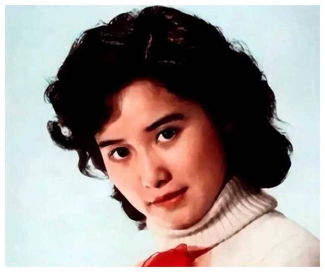 原创张力维嫁给导演丈夫生下一子如今生活如何