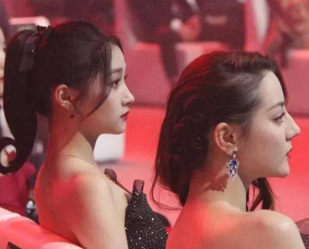 照"被疯传,头发凌乱显疲惫,一旁的男助理却帅到犯规_时候_蔡徐坤_镜头