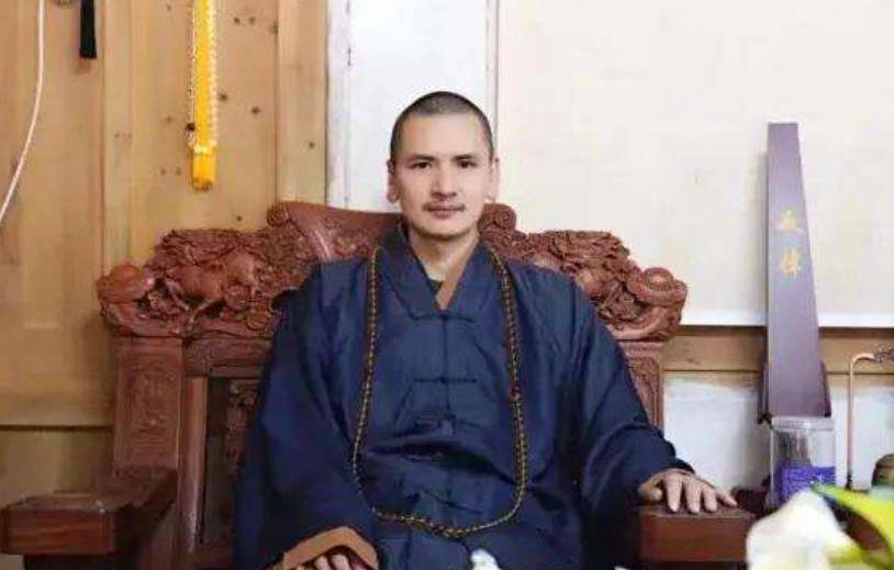 帅和尚释明心:考上公务员却毅然出家为僧,爆红网络