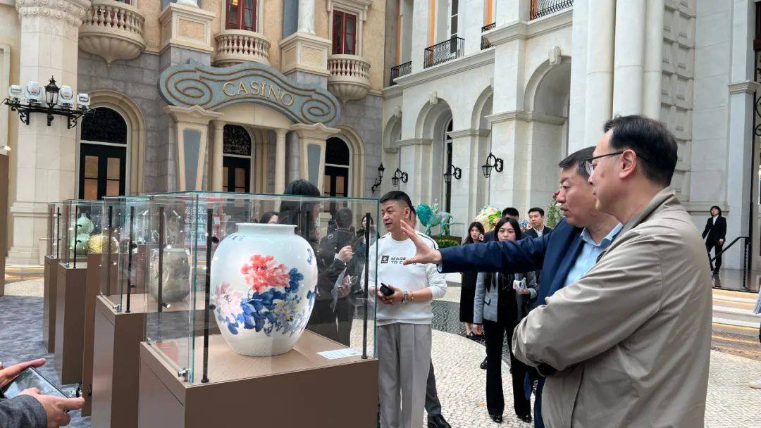 保利慈善拍卖之夜圆满成功,徐国琴《富贵图》以24万港币落槌!_王慧丽_