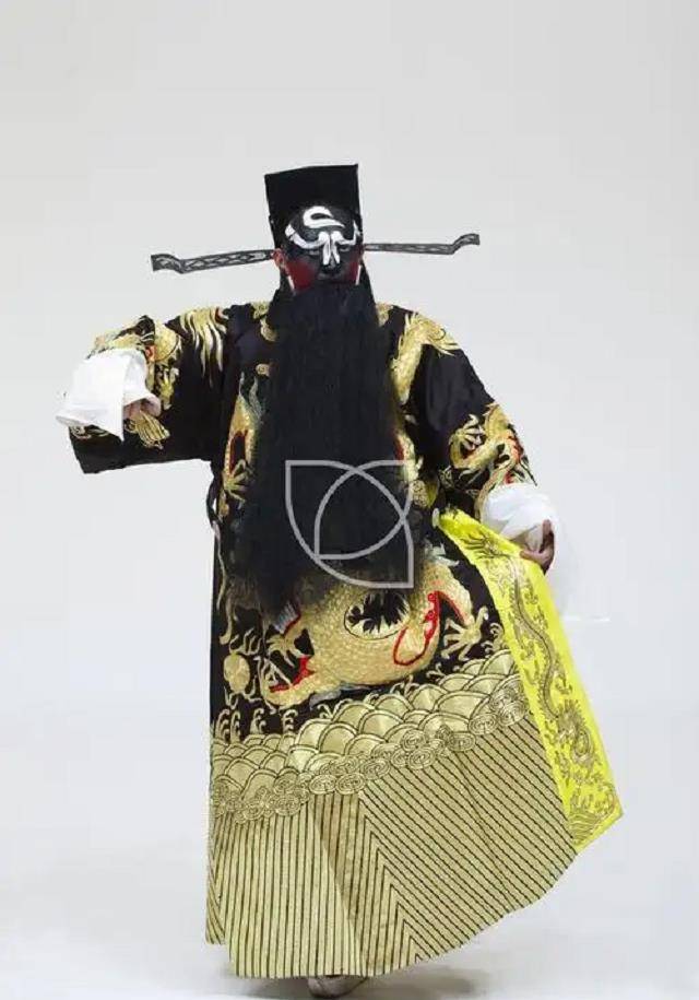 老汉的耕牛舌头被割包青天命其杀牛卖肉随后犯人竟主动投案