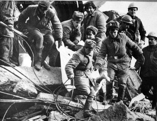 原创请给我1500克的伏特加切尔诺贝利事故飞行员们从容赴死