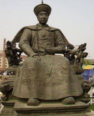 皇帝画像见得多了沈阳皇寺广场的满清十二帝雕像有没见过