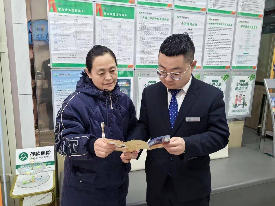 向先进学习向榜样看齐郑森颢在平凡岗位上散发光和热