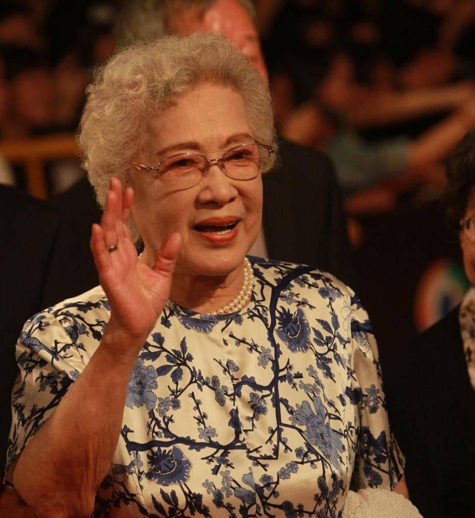 原创中年女人放任老态表现没到60岁就留这3款大妈发型太显老