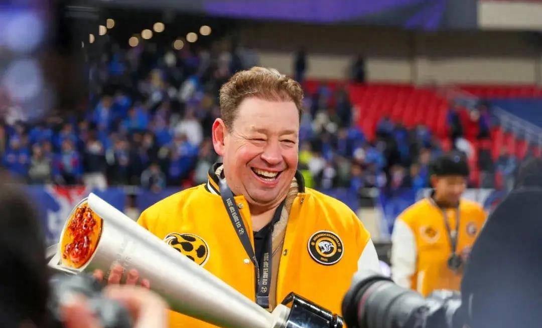 专访申花主帅斯卢茨基目标为球队带来鲜明风格要做强队就得控制比赛