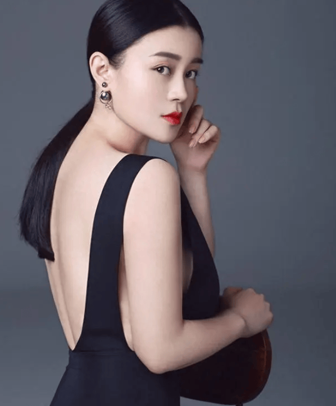 原创她被赵本山力捧17年从打工妹成御用媳妇如今40多岁仍单身