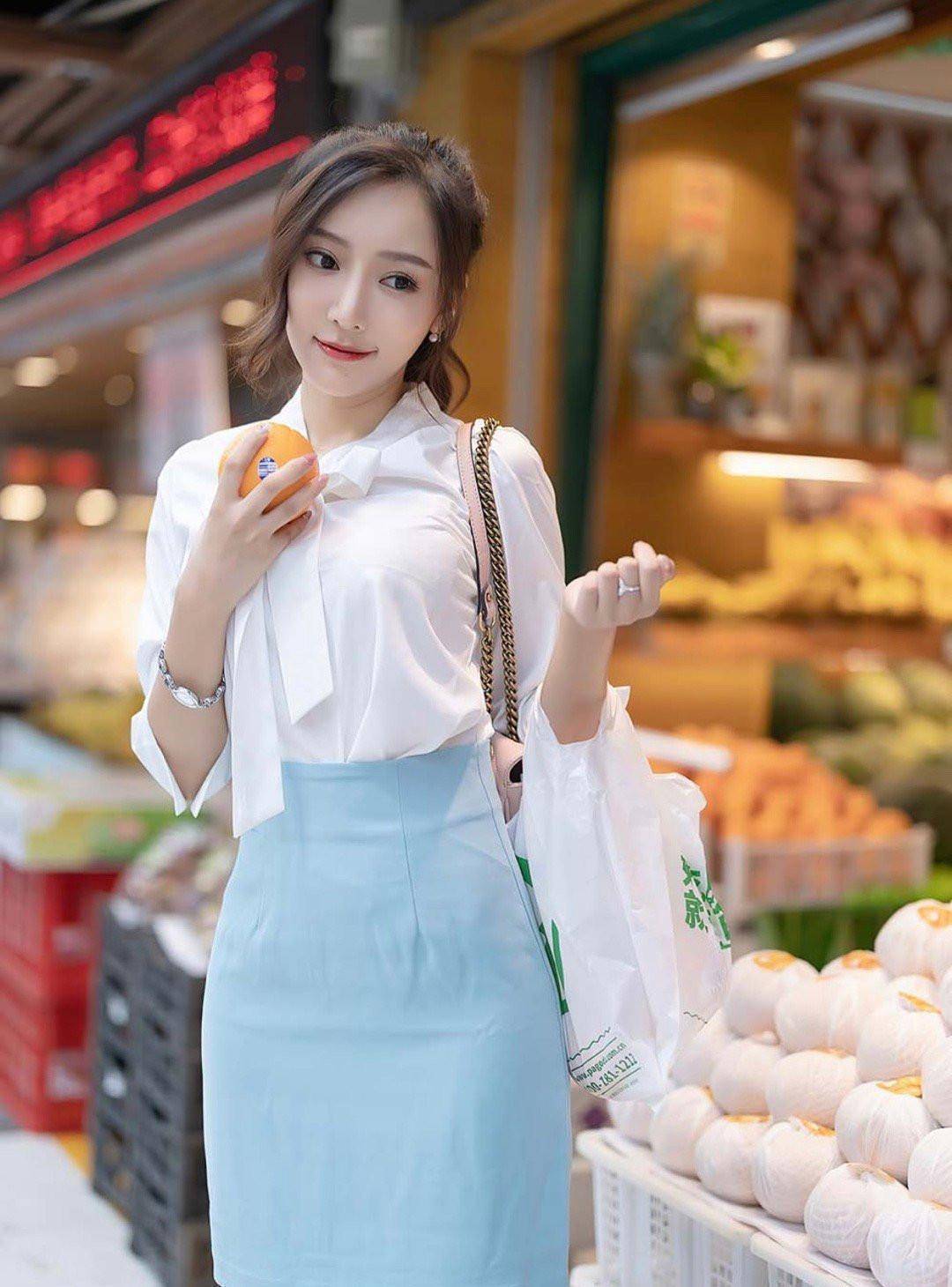 衬衫 半身裙,有品味的白领ol这样穿,清新又减龄