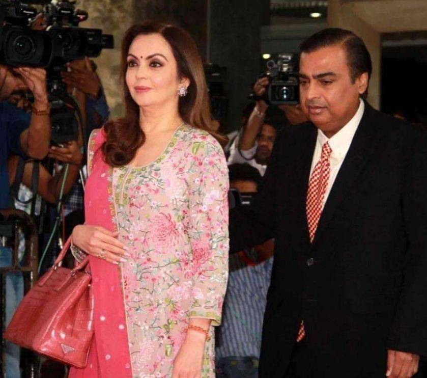 印度第一夫人一个鼻环值北京一套房住3万7千平方米的空中花园