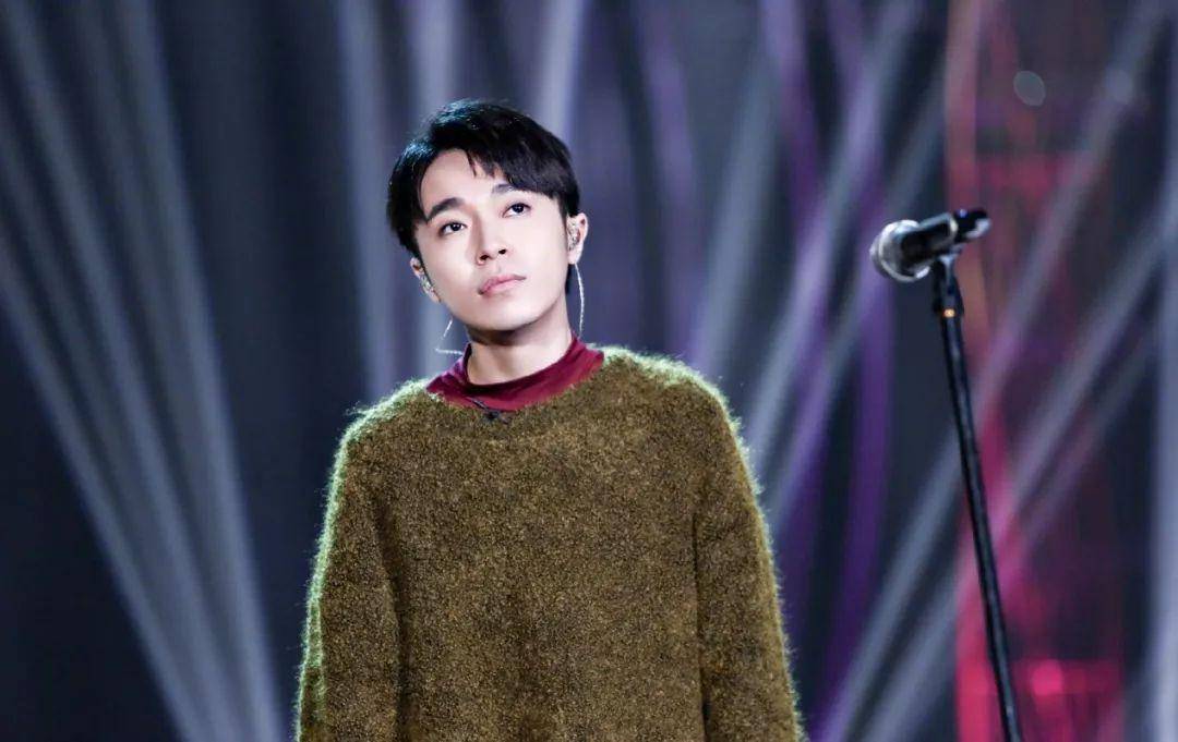 42岁男星演唱会朝台下怒斥,为版权奔波,不让歌迷拍摄,很心酸_吴青峰