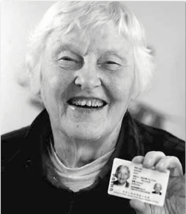 厌恶杀戮,淳朴愿望令人感叹琼辛顿和丈夫在中国定居下来后不久,美国的