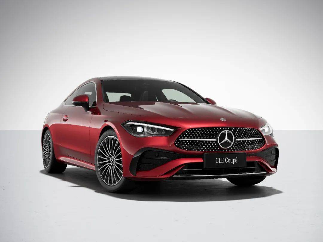 奔驰cle轿跑车在深圳正式上市,新车共提供三款配置,包括一款cle 260后