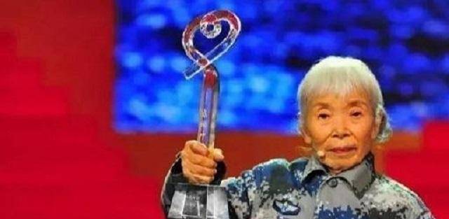 她是我国第一位女空降兵,她的生平事迹拿出来可以谱写一本励志书,她
