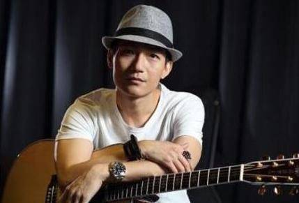 原创有没有人告诉你一曲爆红却巅峰遭封曾面临227亿违约金