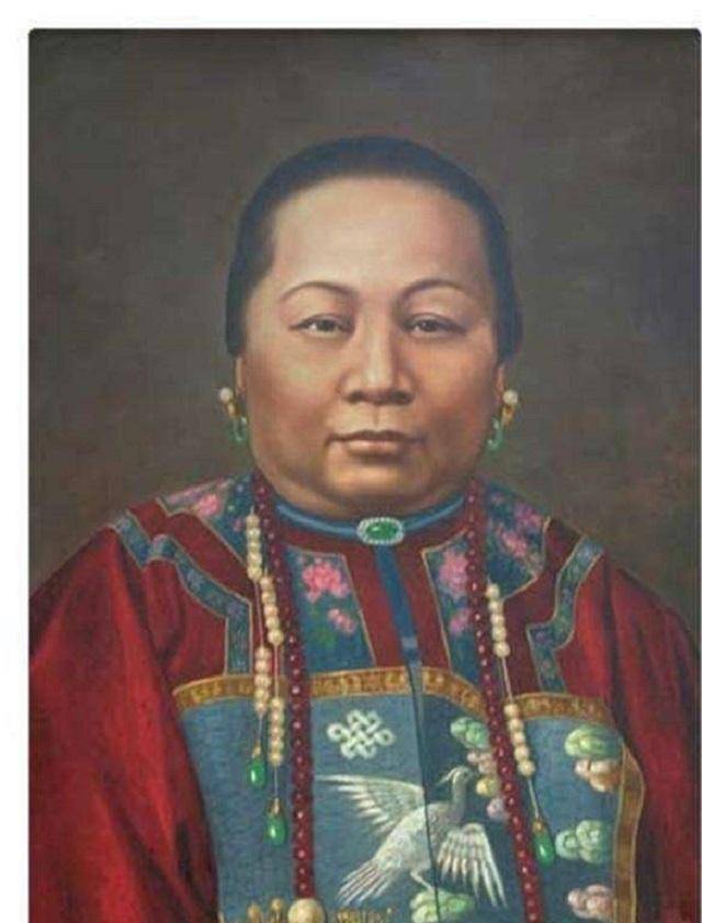 原创何鸿燊祖奶奶生4子1女被抛弃再婚当四姨太最后当舞女谋生