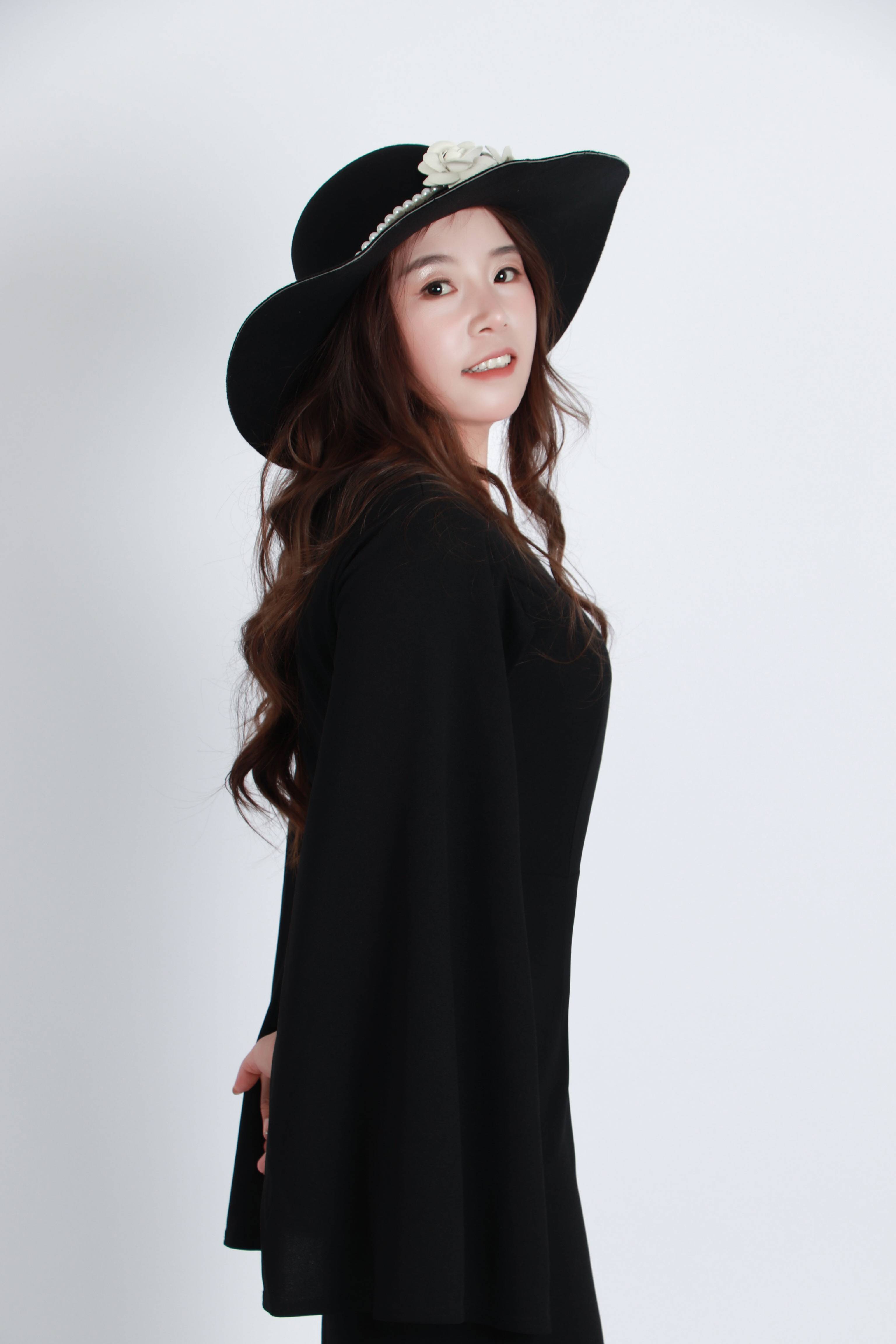 模特陈琴用美丽点亮时尚梦想