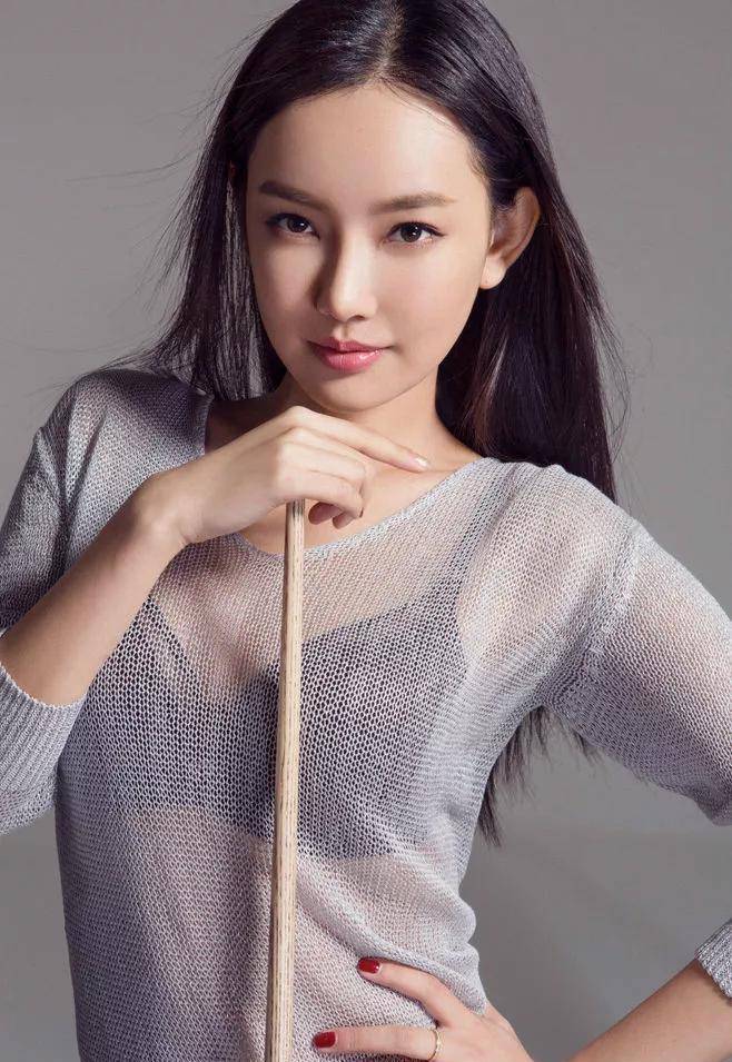 原创在大二被王晶发掘拍三部电影狂赚26亿如今成为最美晶女郎