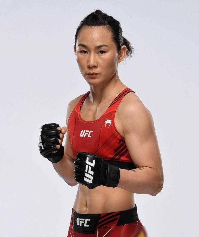 商业赛事探讨!关于闫晓楠能否挑战张伟丽的争议,一些伪拳迷的评