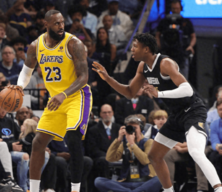 原创戴维斯缺阵詹姆斯231412八村塁3210湖人轻取灰熊获5连胜