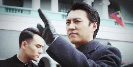 靳东说出道时没王宝强帅本以为是玩笑话看到旧照后打扰了