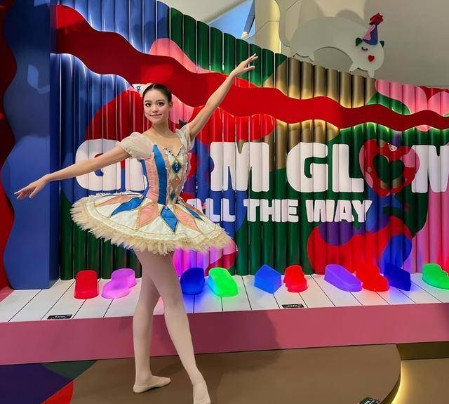 她出色的教育与训练,而目前还在学业中的妹妹刘秀桦预计也会一样出色