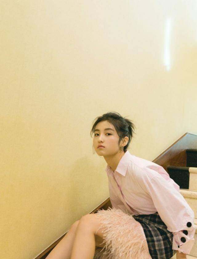 原创原创19岁少女张子枫稻草装尽显时尚范成熟和优雅的气质你值得拥有