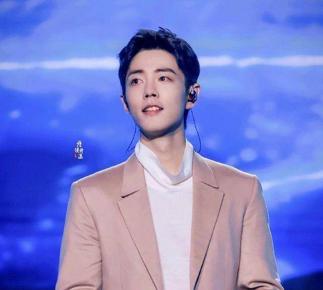 原创10位偶像深夜互动肖战百万点赞占据头排12字文案振聋发聩