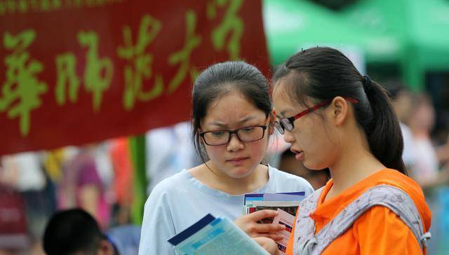 原创清北毕业生收割一流中小学教师岗位家长很满意师范生却慌了