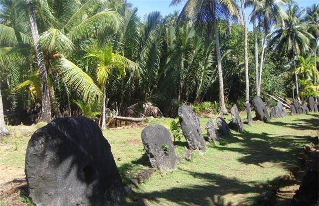 太平洋雅浦岛穷得用石头做货币靠摆石头炫富来找老婆