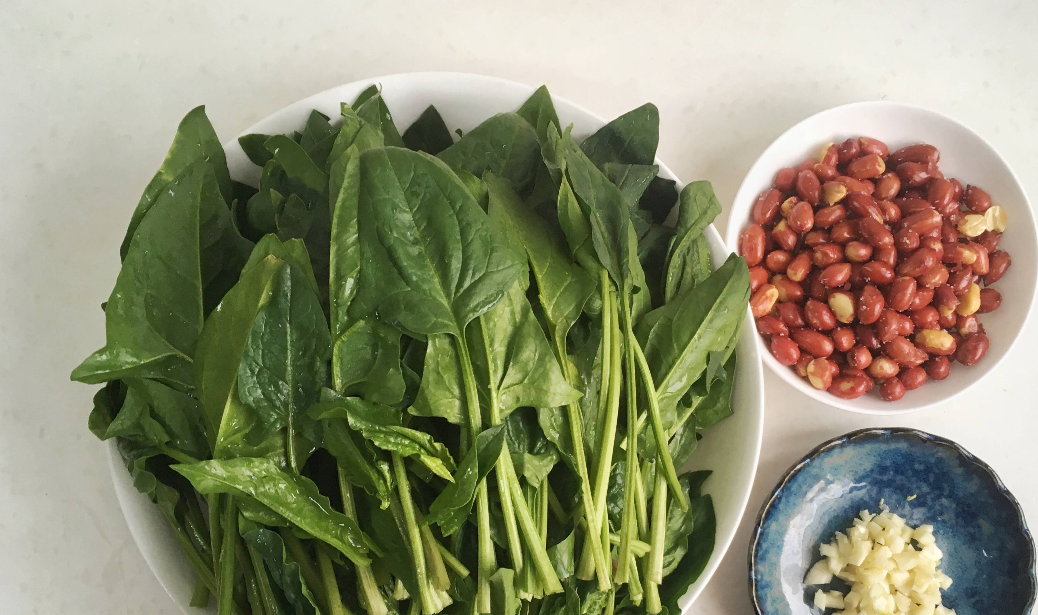 菠菜这样做,营养又开胃,一盘根本不够吃!_花生米_做法