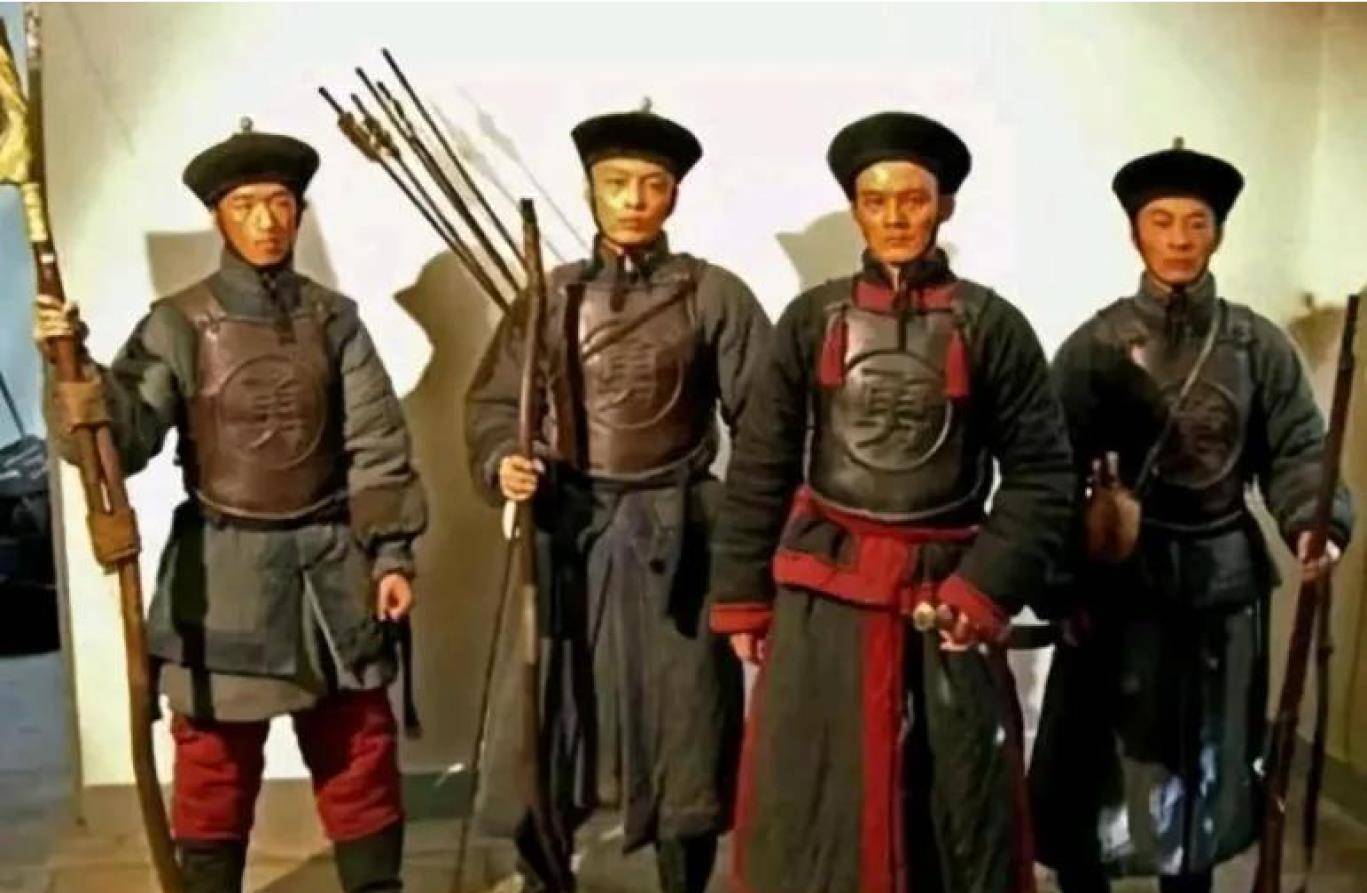 清兵衣服上有:"兵,丁,卒,勇",不同的字代表天差地别的地位_士兵_军队